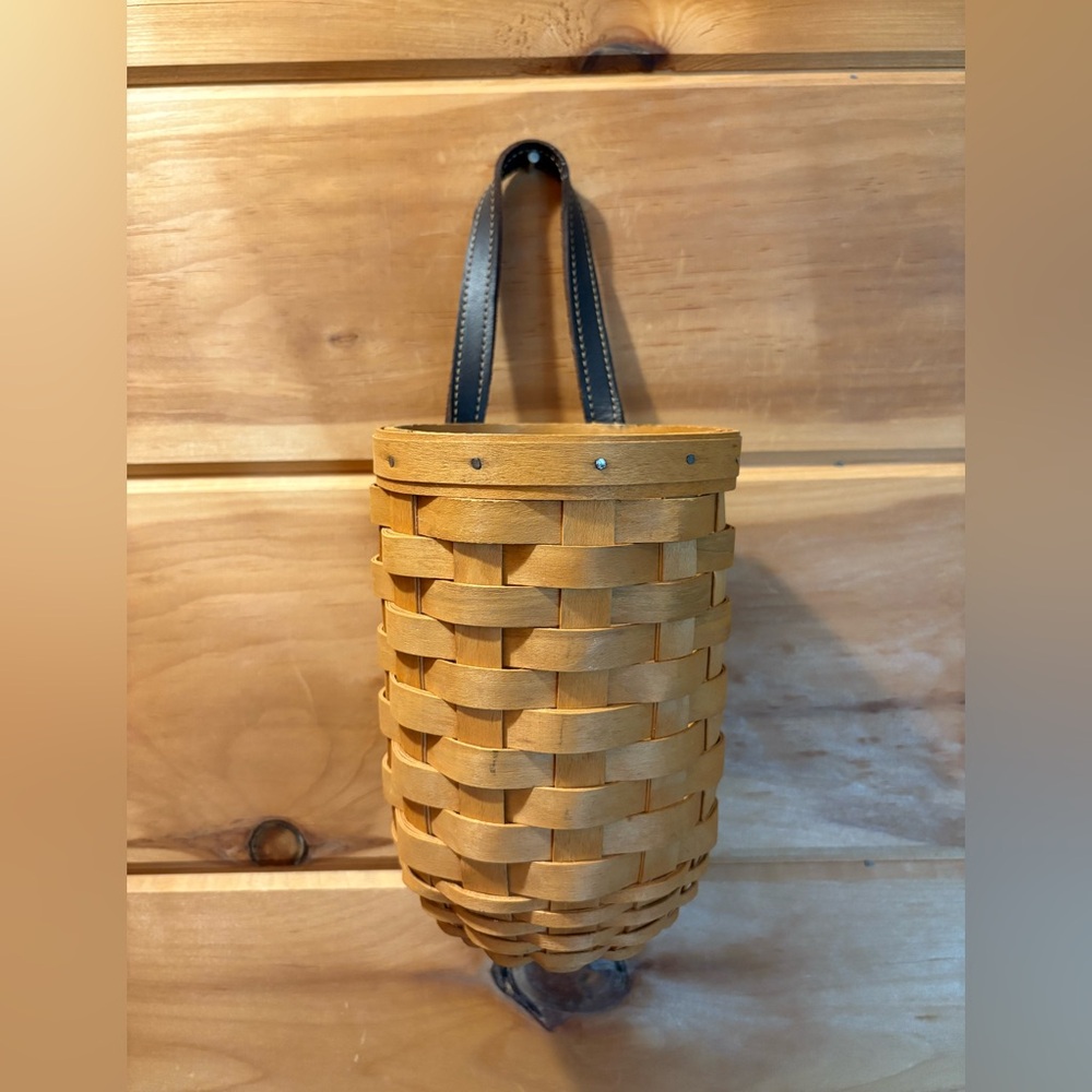 Longaberger Vtg 2001 round hanging basket with leather strap & plastic protector - Picture 2 of 8